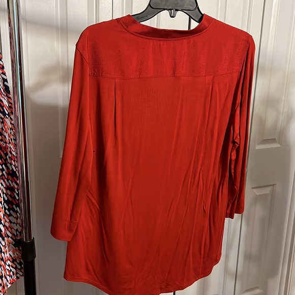 Calvin Klein medium 3/4 adjustable sleeve rust colored top - Picture 3 of 4